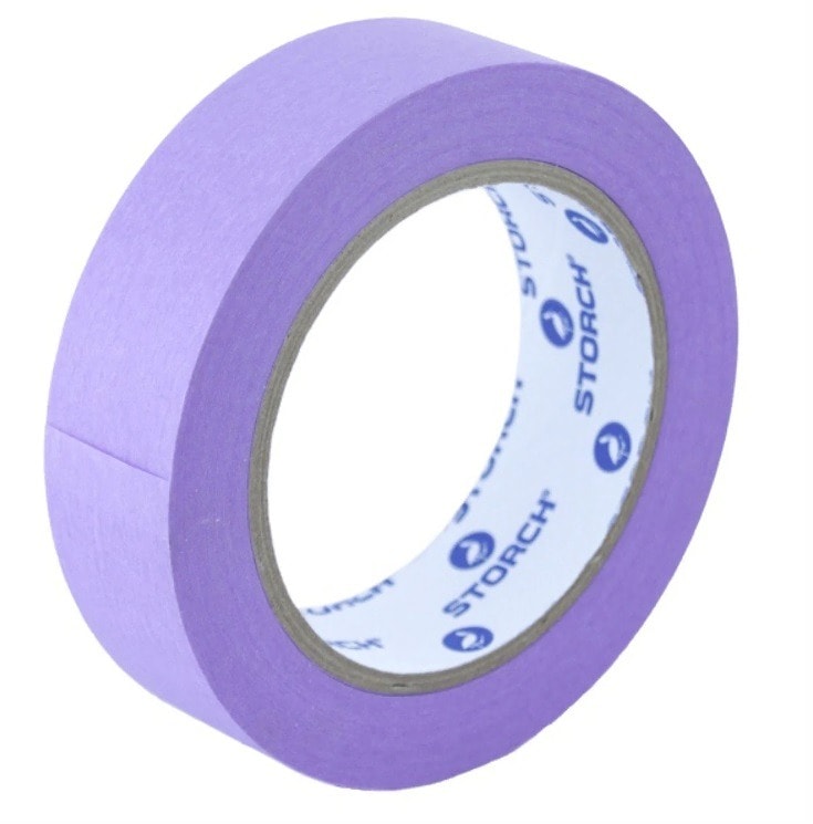 Специальная экстратонкая гладкая сиреневая малярная лента на основе рисовой бумаги с акрилатным клеем STORCH Das Schonende. Ширина: 50 мм. рулон: 50 м. Арт.: 49 33 50.